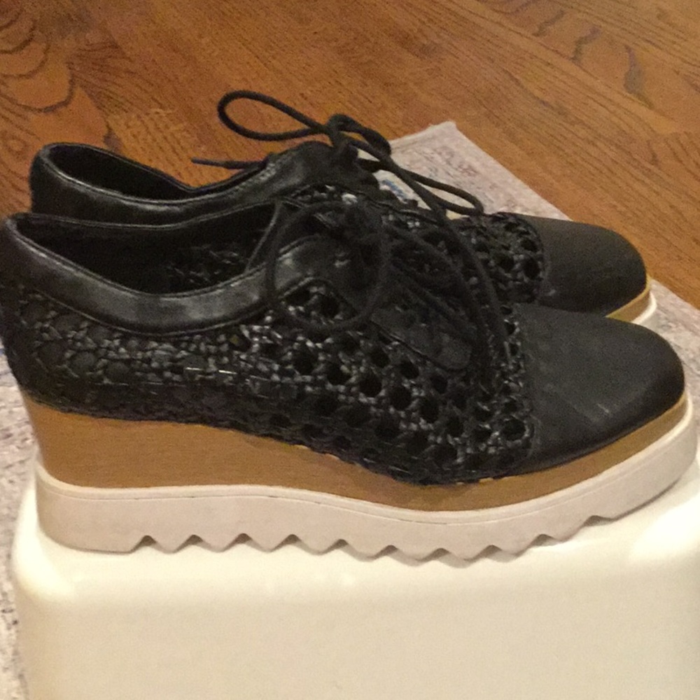 Women’s black lace up SOL SANA shoes size “39”